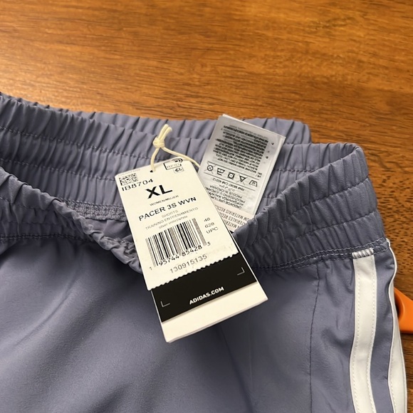 ADIDAS SHORT SIZE XL - Picture 5 of 5